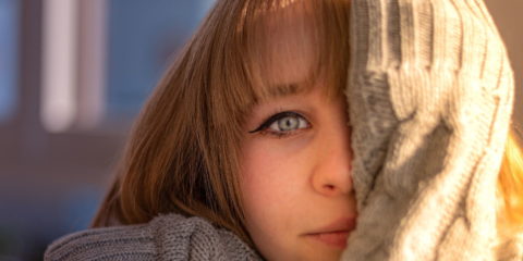 Un volto di una ragazza a rappresentare il lato invisibile del vocabolario adolescenziale